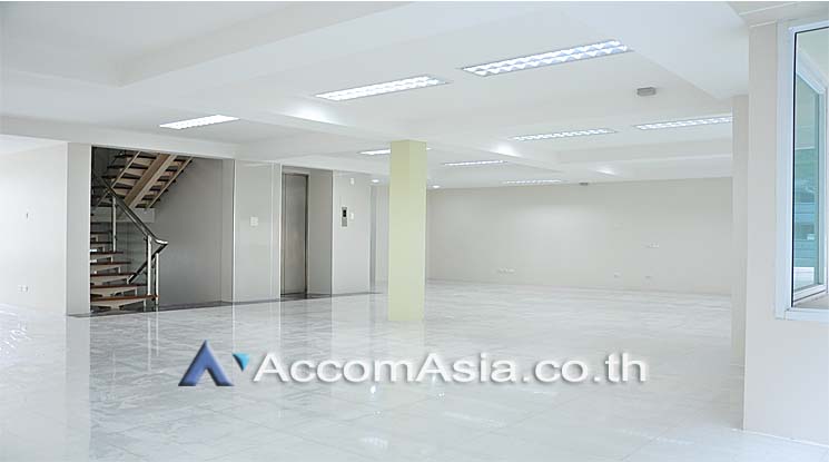 8  Office Space For Sale in Silom ,Bangkok BTS Sala Daeng AA13163